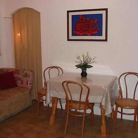 Apartament Dora *